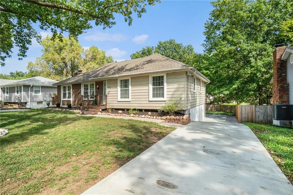 1820 SW Keystone Drive — photo 2