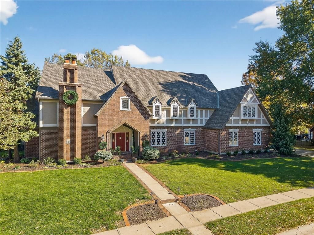 317 CAMELOT Drive — photo 2