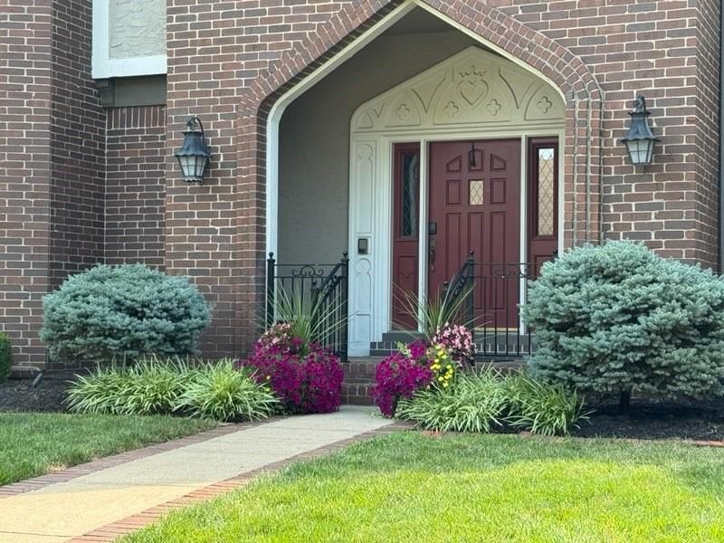 317 CAMELOT Drive — photo 5