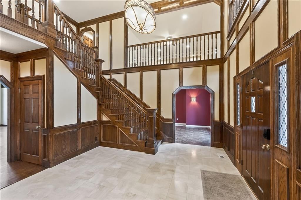 317 CAMELOT Drive — photo 6