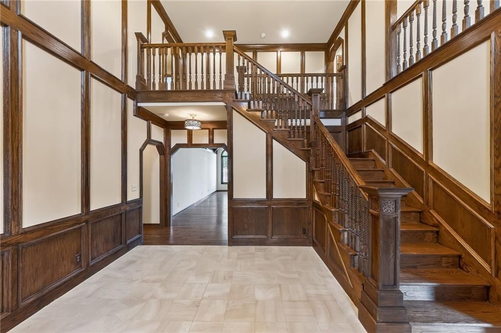 317 CAMELOT Drive — photo 8