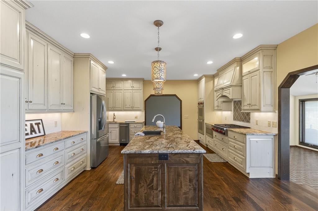 317 CAMELOT Drive — photo 18