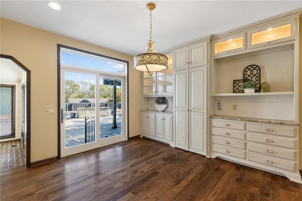 317 CAMELOT Drive — photo 24