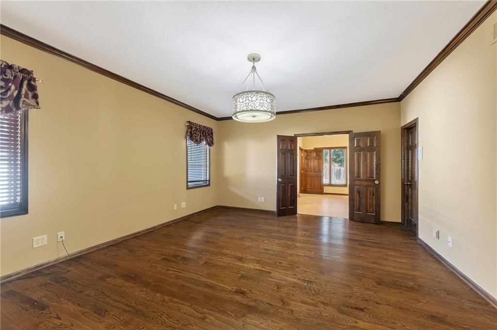 317 CAMELOT Drive — photo 29