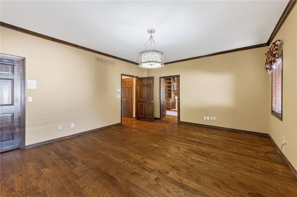 317 CAMELOT Drive — photo 30