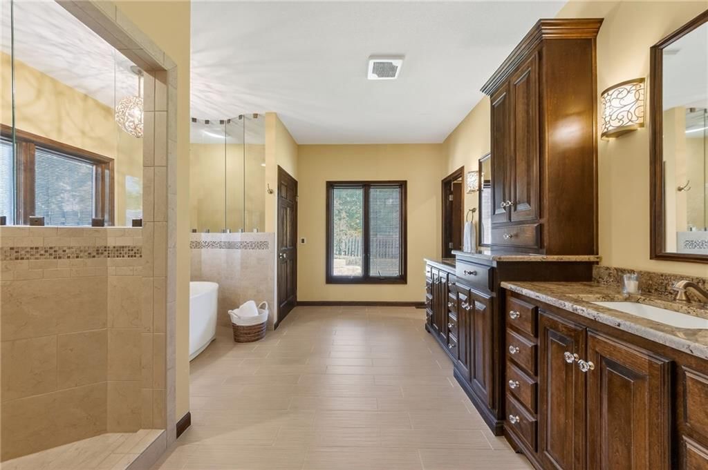 317 CAMELOT Drive — photo 31