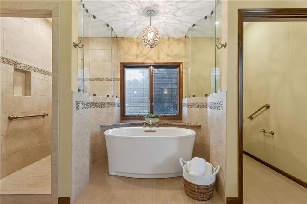 317 CAMELOT Drive — photo 32