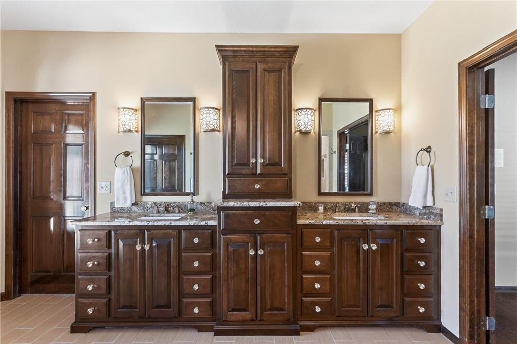 317 CAMELOT Drive — photo 34