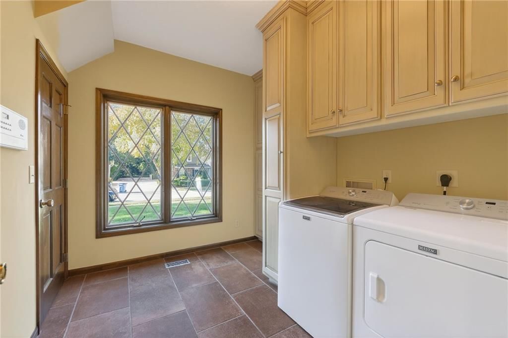 317 CAMELOT Drive — photo 38
