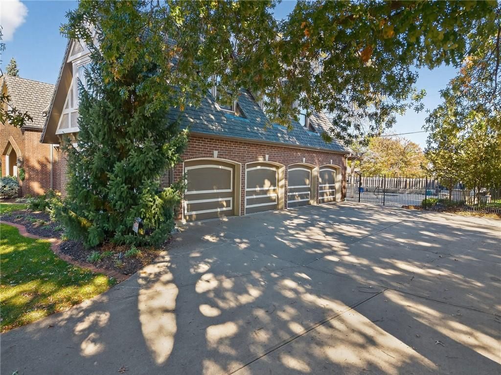 317 CAMELOT Drive — photo 76