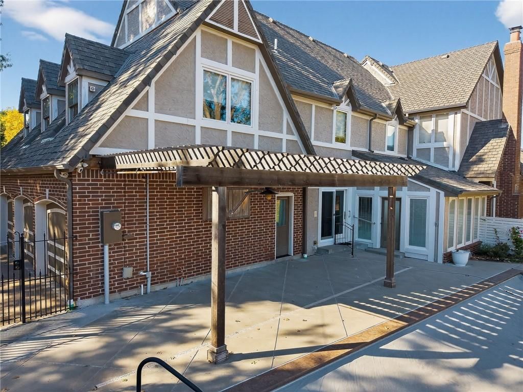 317 CAMELOT Drive — photo 81