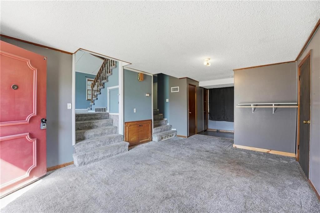 300 Crestview Drive — photo 4