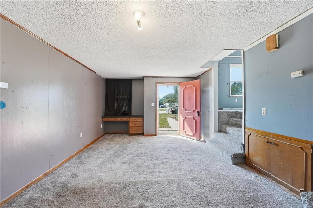 300 Crestview Drive — photo 5