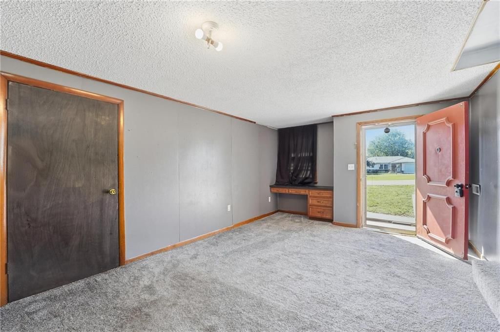 300 Crestview Drive — photo 6