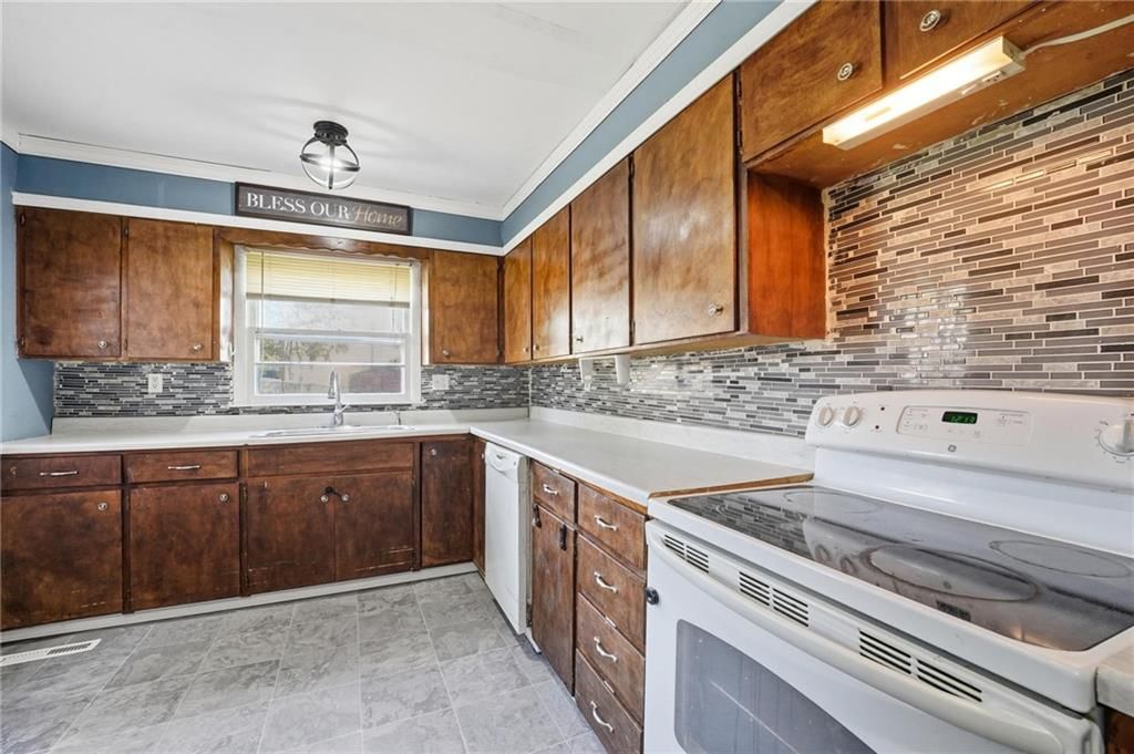 300 Crestview Drive — photo 16