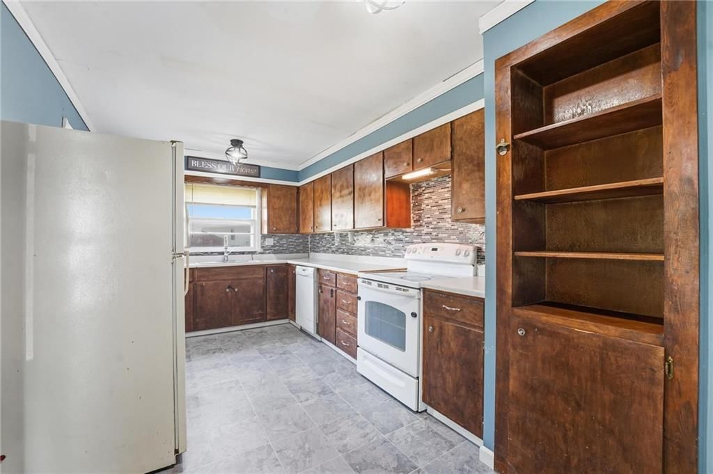 300 Crestview Drive — photo 17