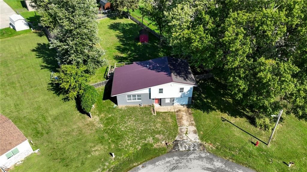 300 Crestview Drive — photo 32