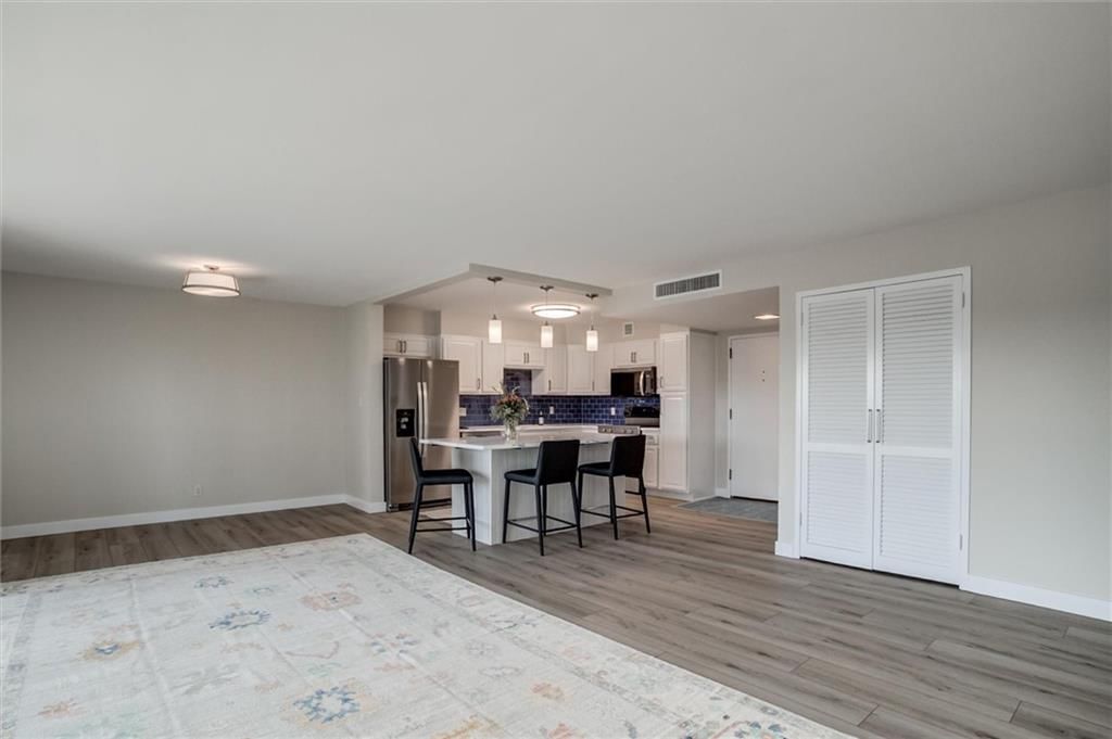 4545 Wornall Road — photo 15