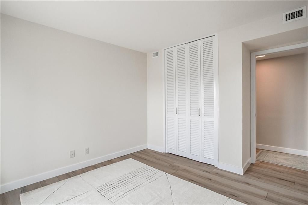 4545 Wornall Road — photo 19
