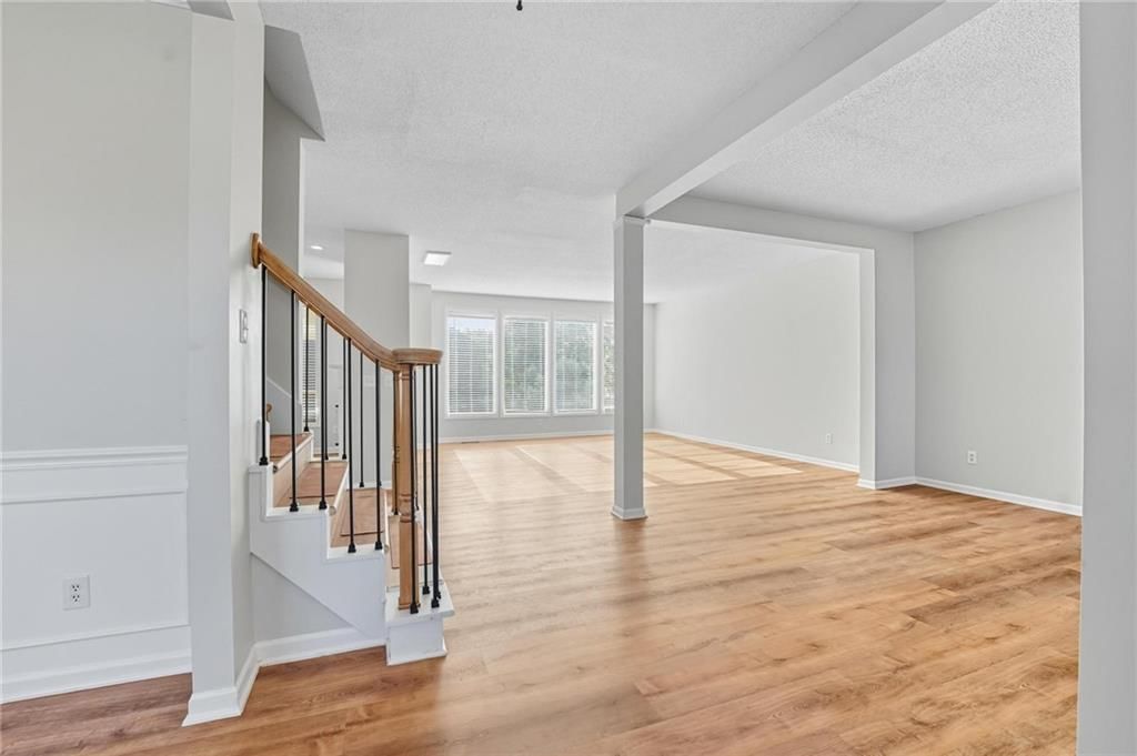 5829 Manor Lane — photo 4