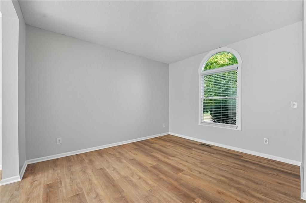 5829 Manor Lane — photo 8