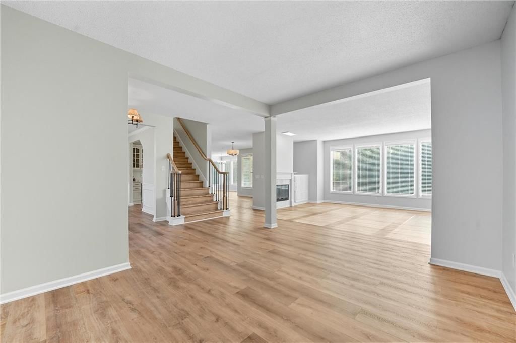 5829 Manor Lane — photo 9