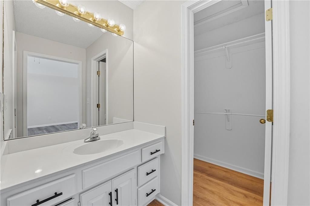 5829 Manor Lane — photo 31