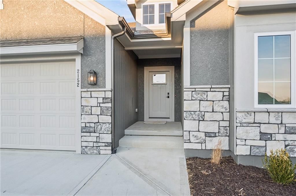 2152 Black Walnut Drive — photo 2