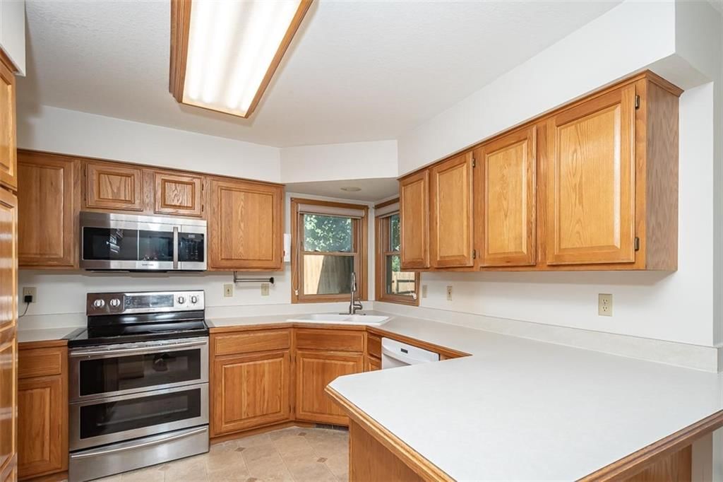 1303 Pin Oak Circle — photo 18
