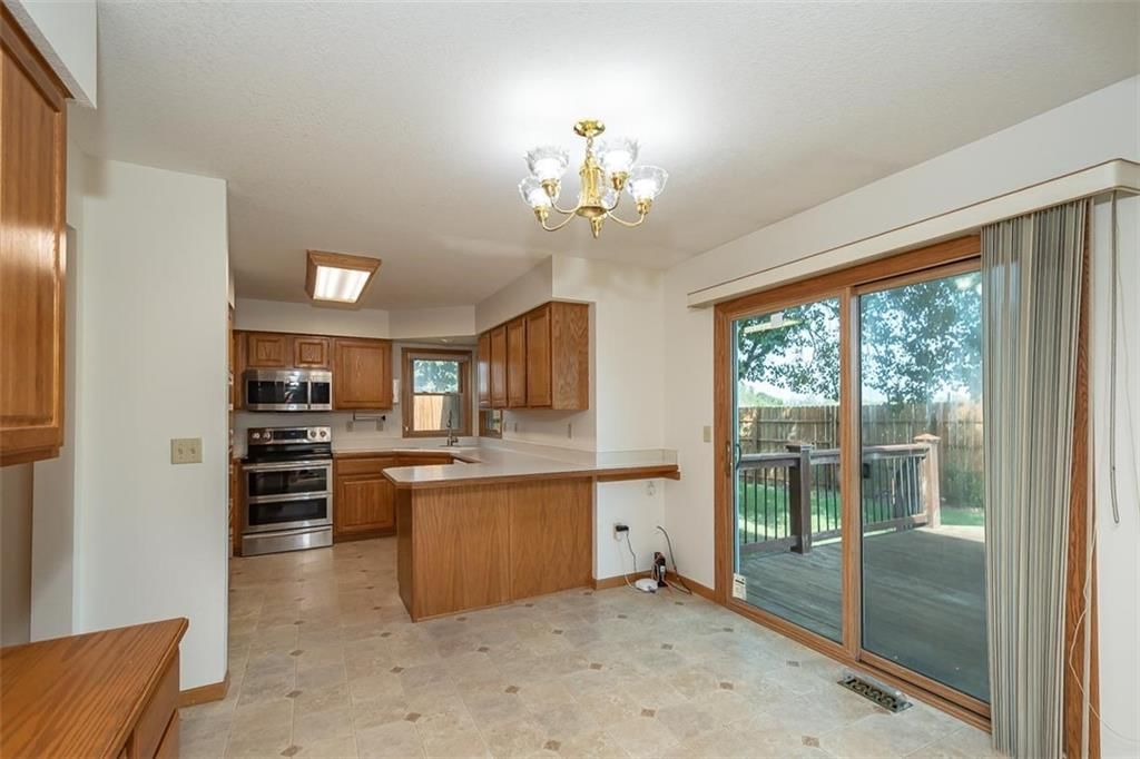 1303 Pin Oak Circle — photo 23