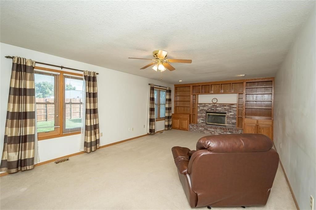 1303 Pin Oak Circle — photo 24