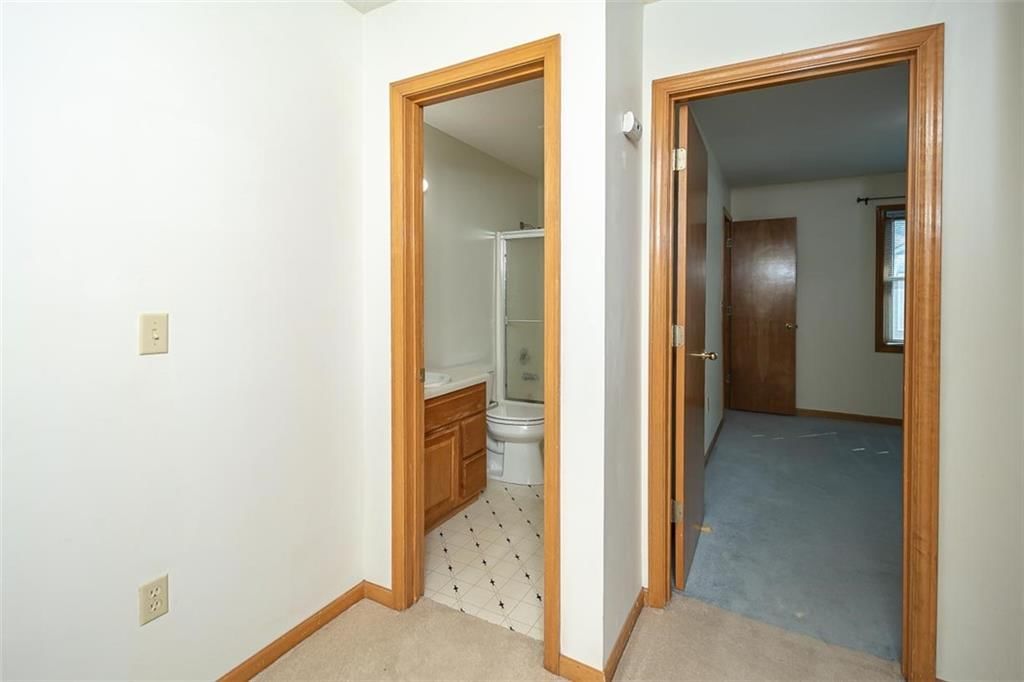 1303 Pin Oak Circle — photo 30