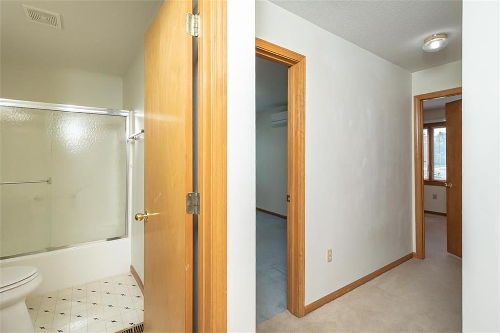 1303 Pin Oak Circle — photo 32