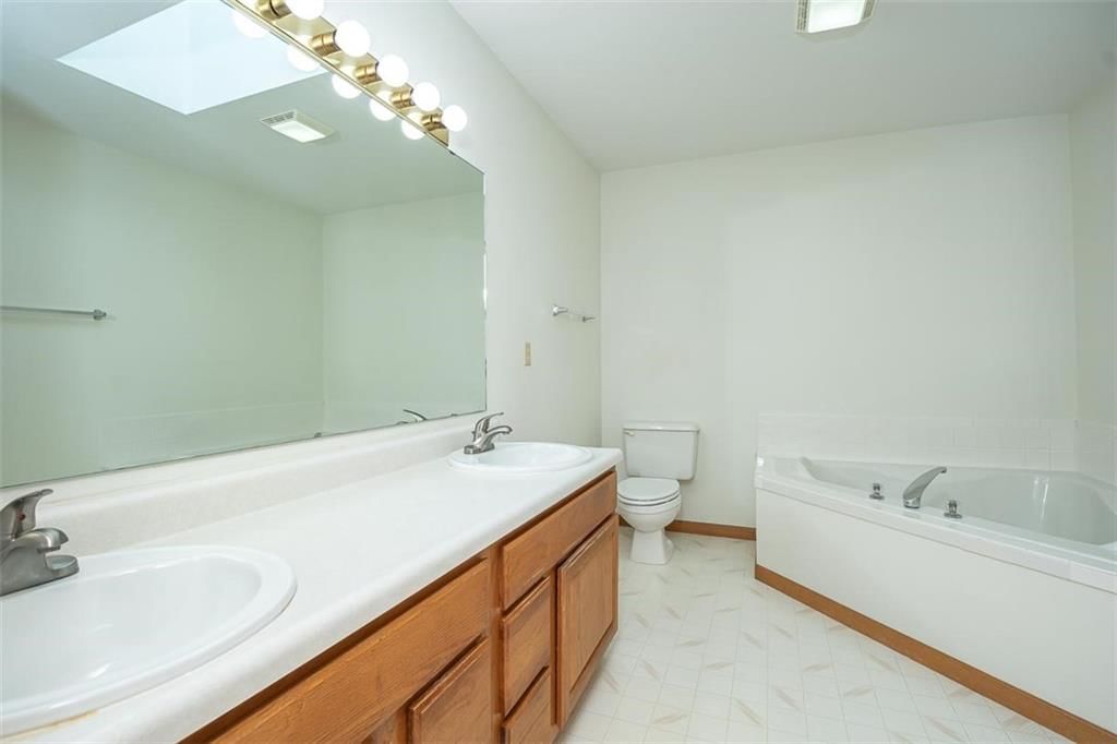1303 Pin Oak Circle — photo 40