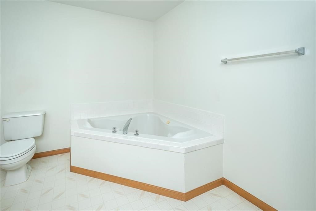1303 Pin Oak Circle — photo 41
