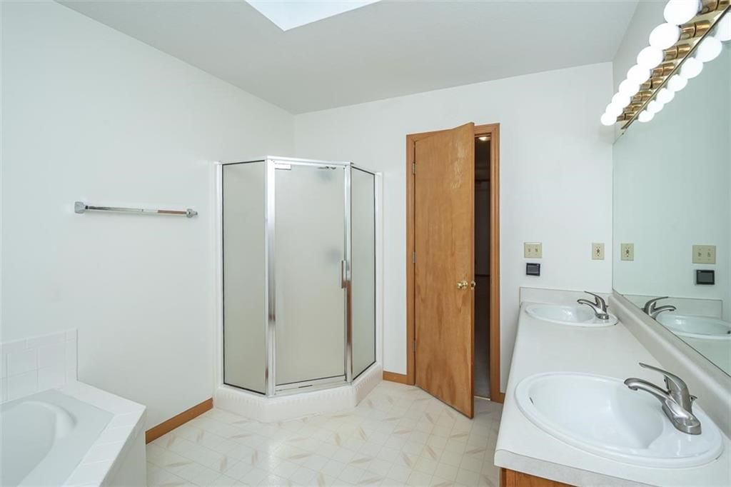 1303 Pin Oak Circle — photo 42