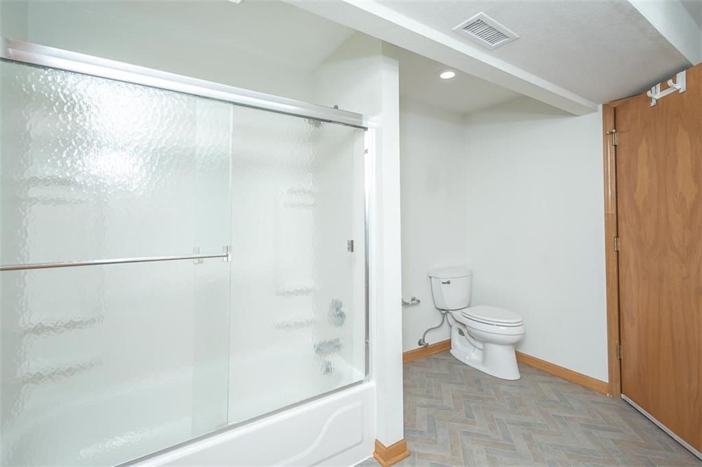 1303 Pin Oak Circle — photo 48