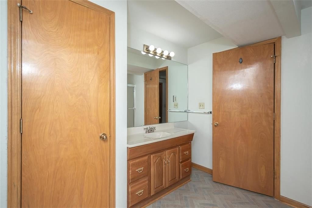 1303 Pin Oak Circle — photo 50