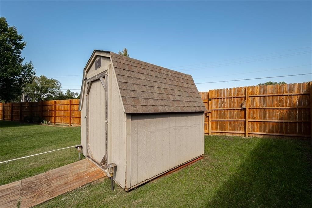 1303 Pin Oak Circle — photo 73