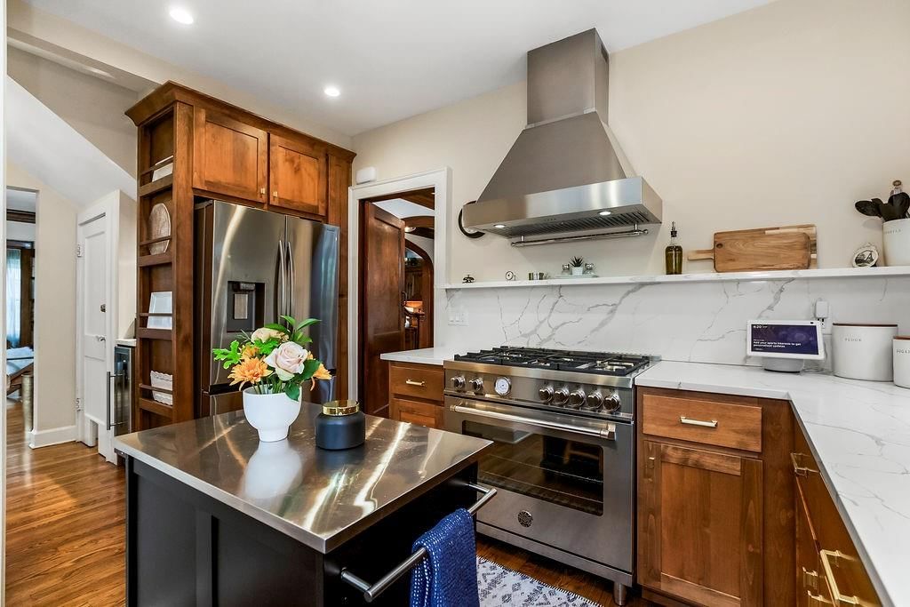 Photo 11 of 34 - 214 W 70th Street