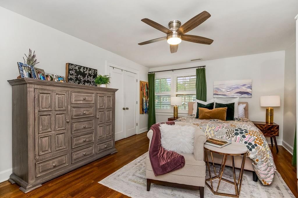 Photo 18 of 34 - 214 W 70th Street