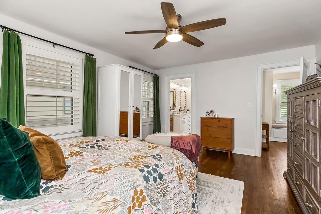 Photo 20 of 34 - 214 W 70th Street