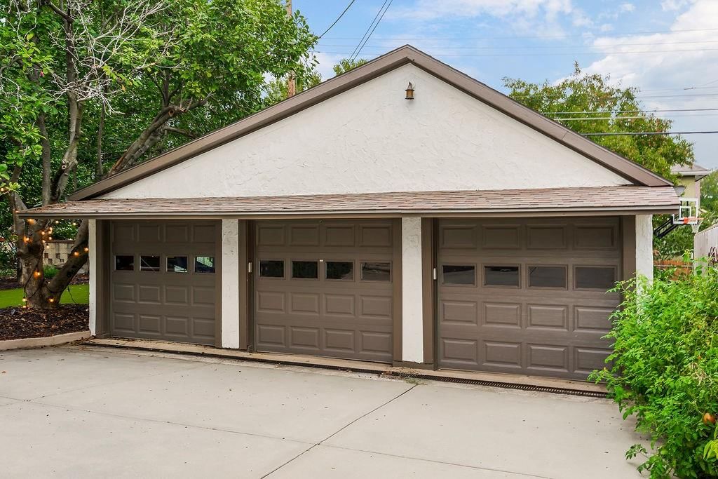 Photo 33 of 34 - 214 W 70th Street