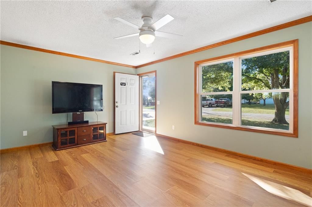 407 E Richardson Street — photo 4