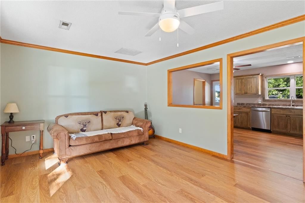 407 E Richardson Street — photo 6