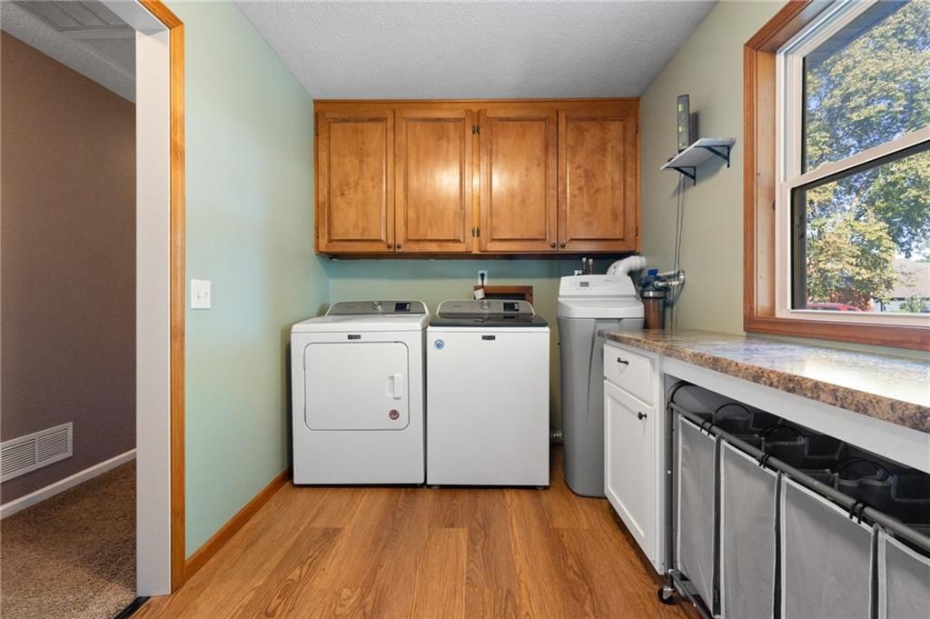 407 E Richardson Street — photo 16