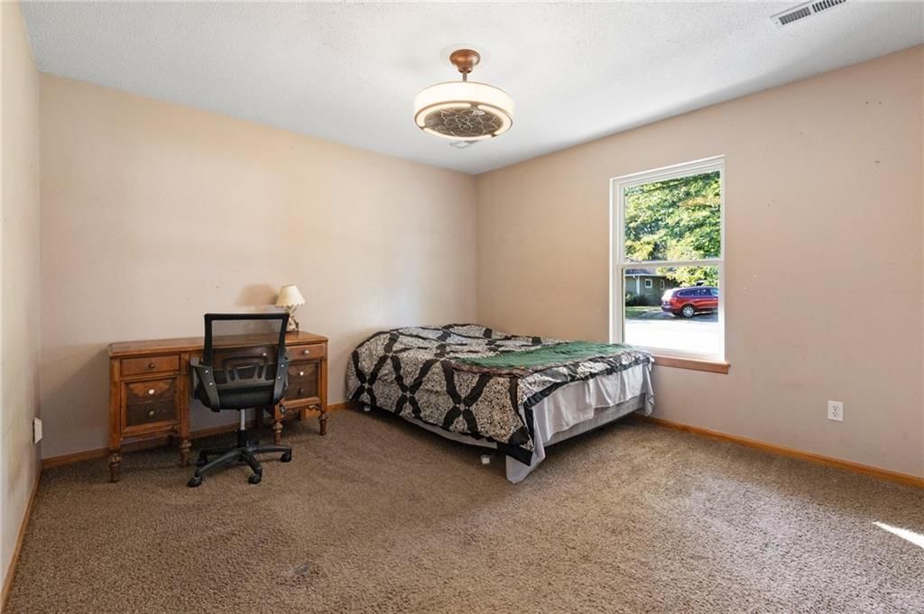 407 E Richardson Street — photo 23