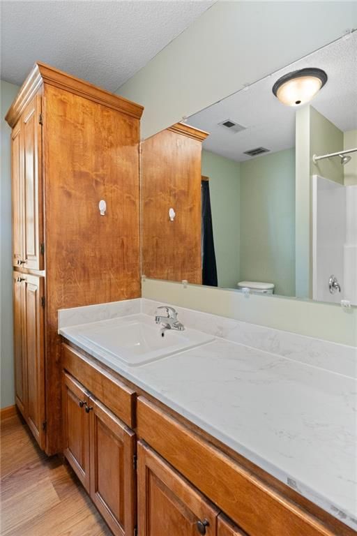 407 E Richardson Street — photo 28