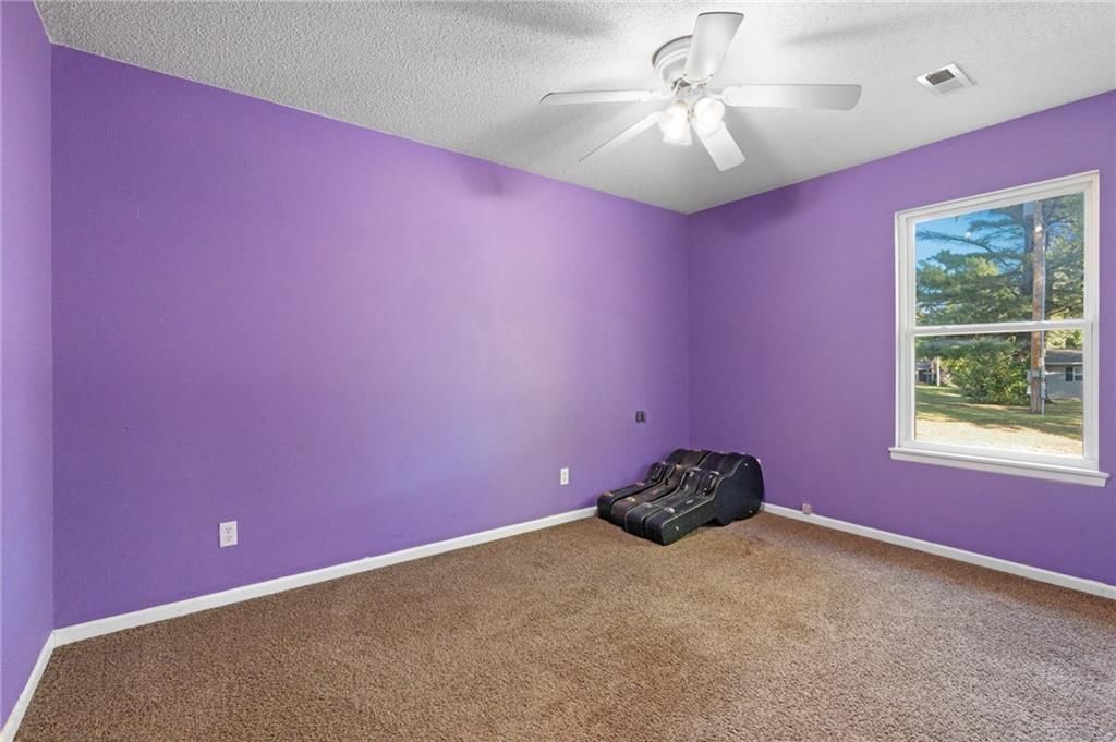 407 E Richardson Street — photo 32