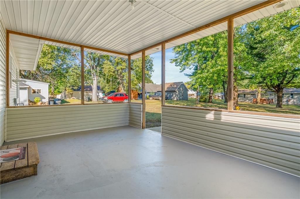 407 E Richardson Street — photo 36
